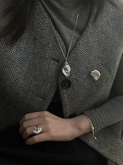 ‘Fishtail Hat’ grey-blue seawater baroque pearl pendant