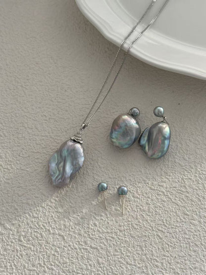 ‘Fishtail Hat’ grey-blue seawater baroque pearl pendant