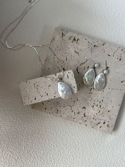 ‘Streams and Oceans’ Water Drop Flat Baroque Series Set (Earrings, Necklace, Bracelet)