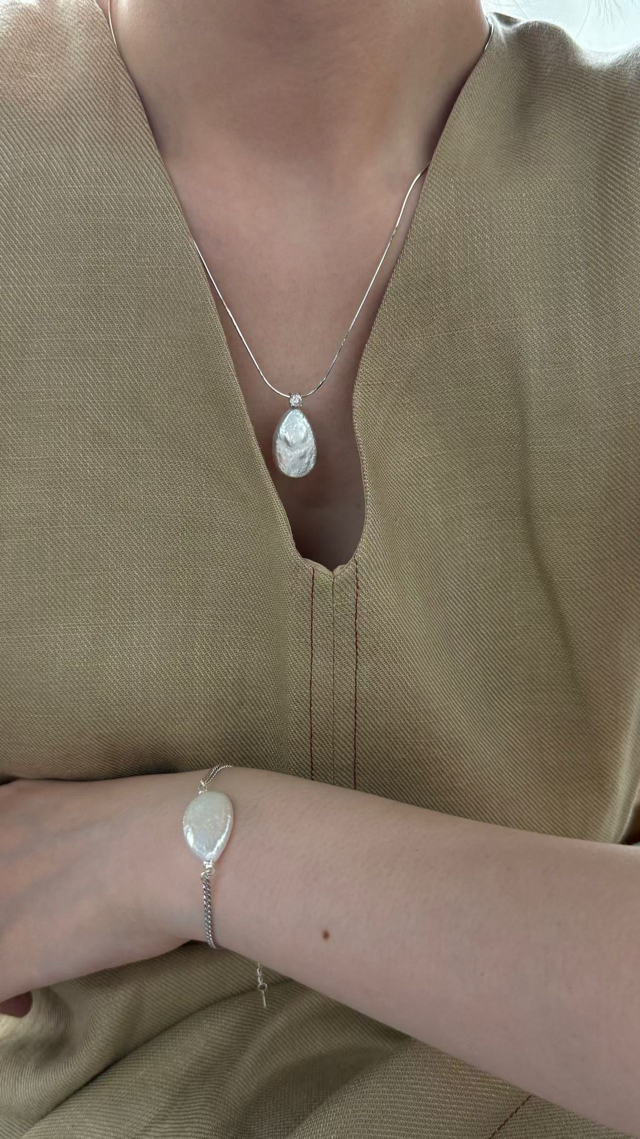‘Streams and Oceans’ Water Drop Flat Baroque Series Set (Earrings, Necklace, Bracelet)