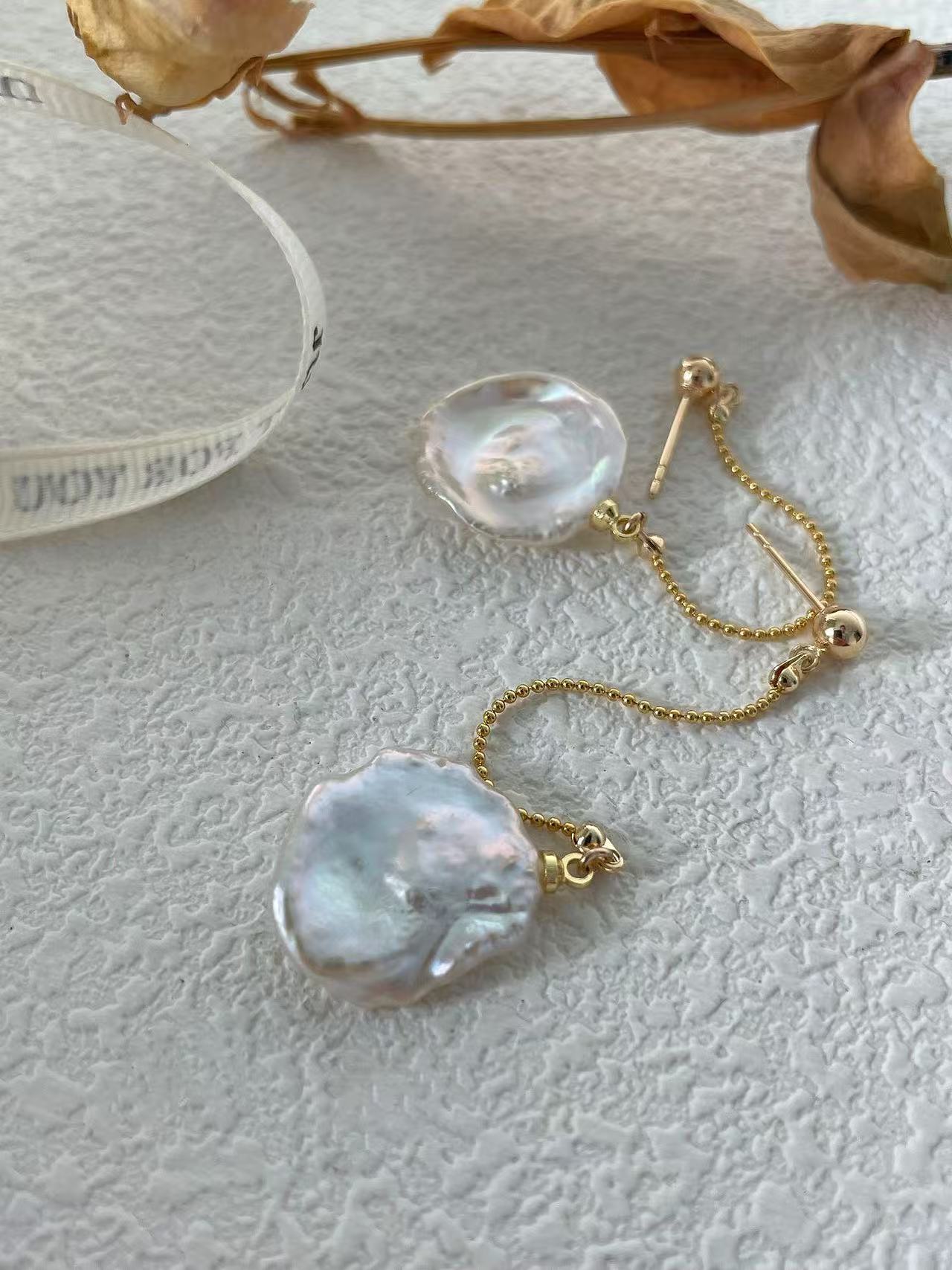 Petal pearl long earrings