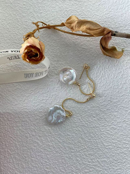 Petal pearl long earrings