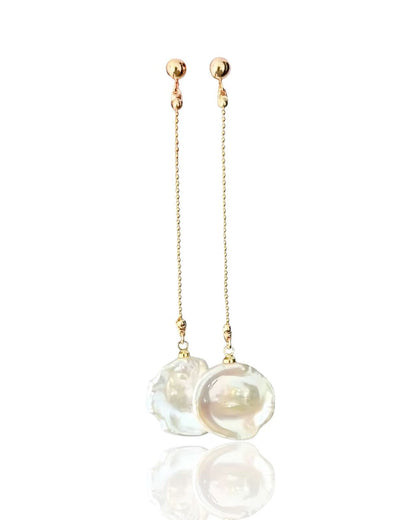 Petal pearl long earrings