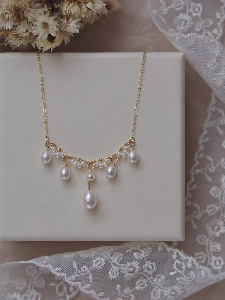 ‘Flowers and Alice’ Hand-woven Mirror-luster teardrop freshwater pearls necklace