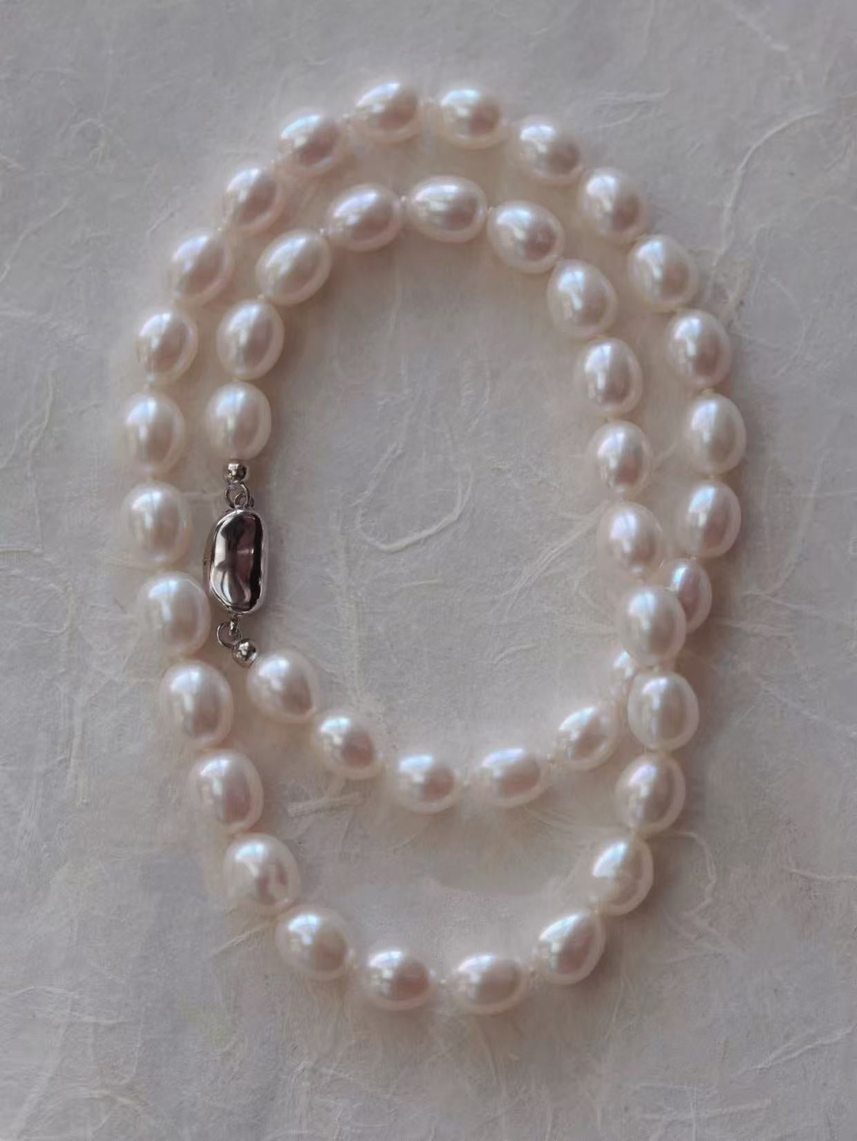 Teardrop-shaped pink lustre freshwater pearl necklace
