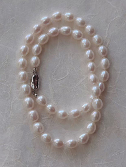 Teardrop-shaped pink lustre freshwater pearl necklace