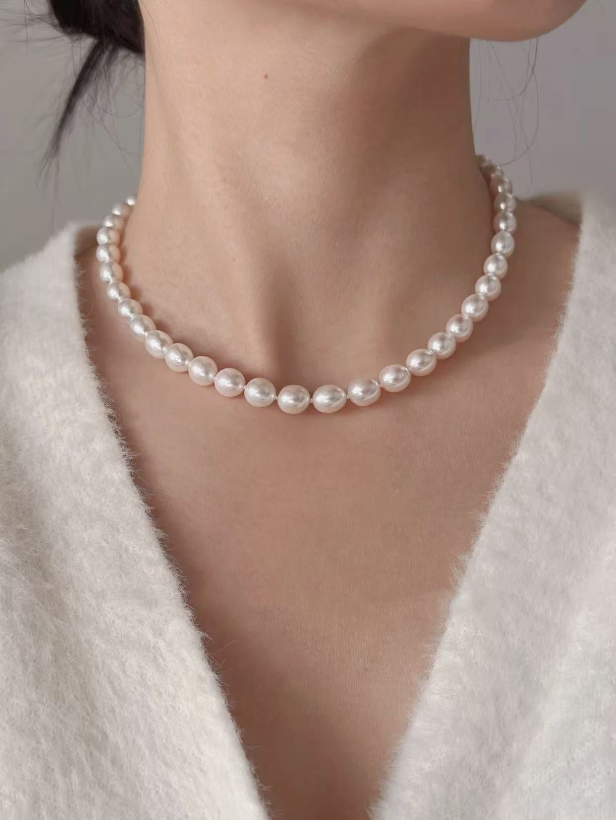 Teardrop-shaped pink lustre freshwater pearl necklace