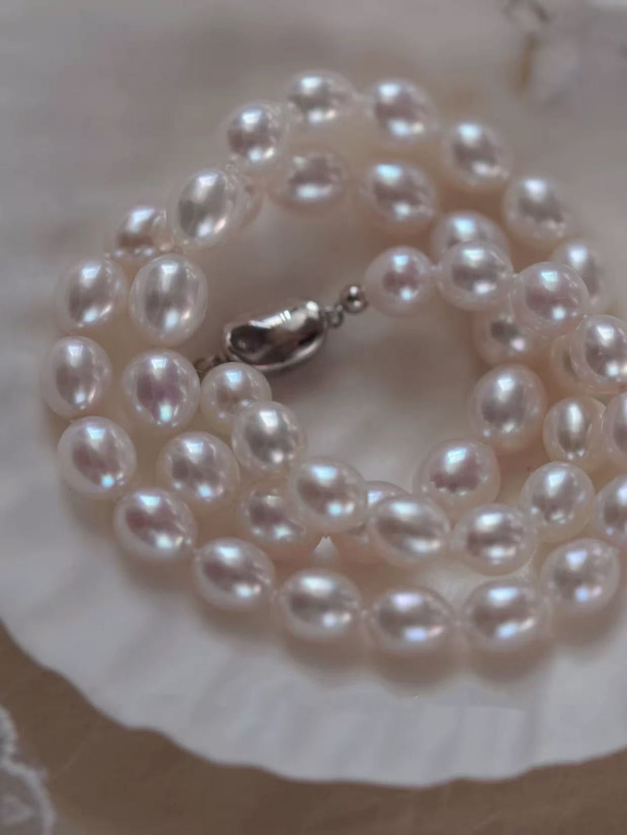 Teardrop-shaped pink lustre freshwater pearl necklace