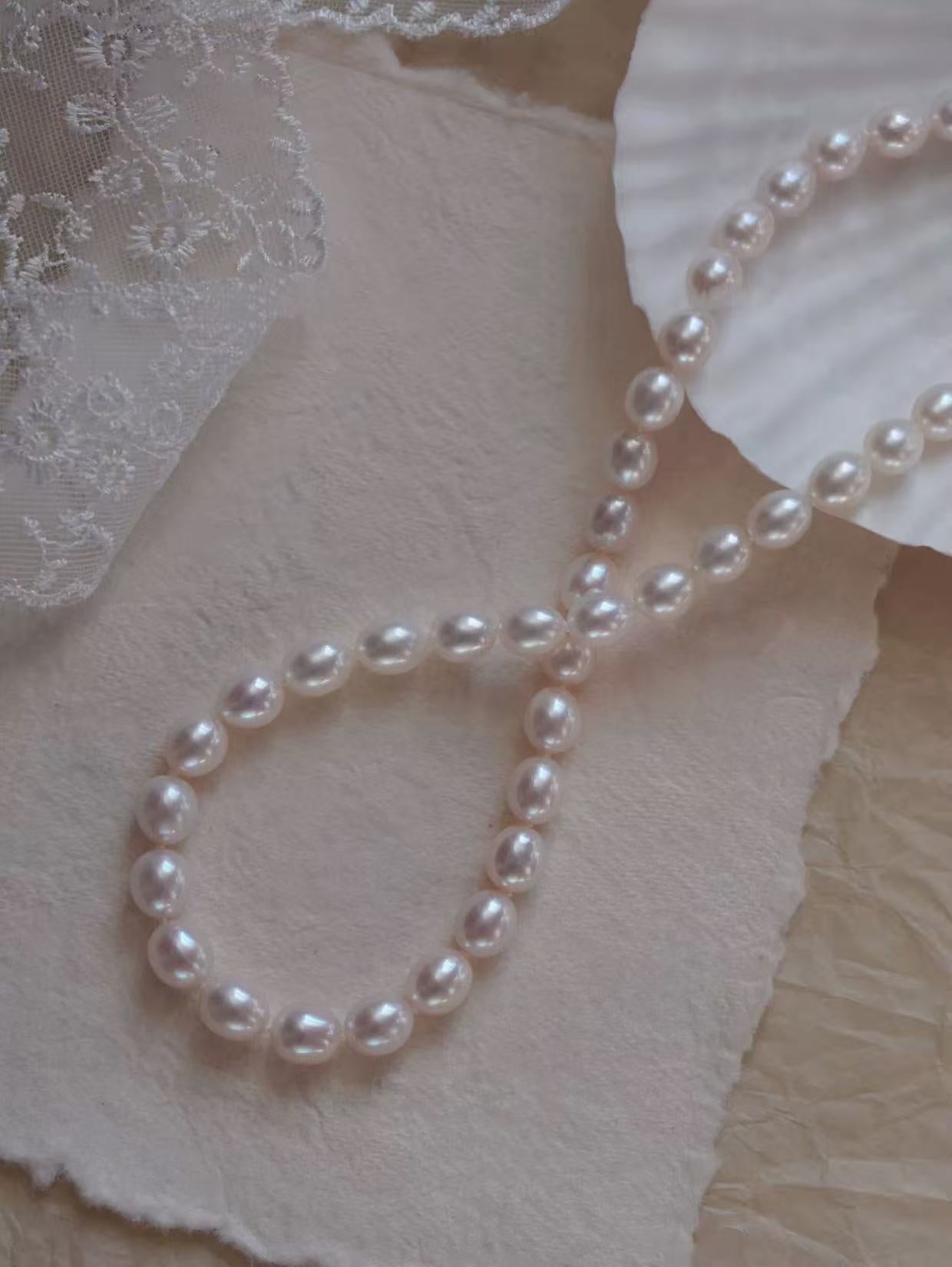 Teardrop-shaped pink lustre freshwater pearl necklace