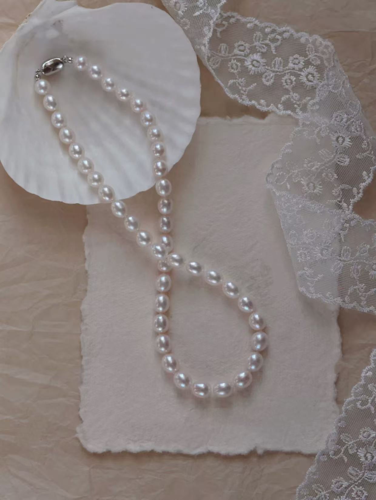 Teardrop-shaped pink lustre freshwater pearl necklace