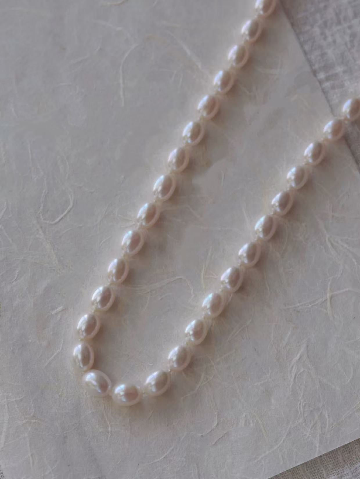 Teardrop-shaped pink lustre freshwater pearl necklace