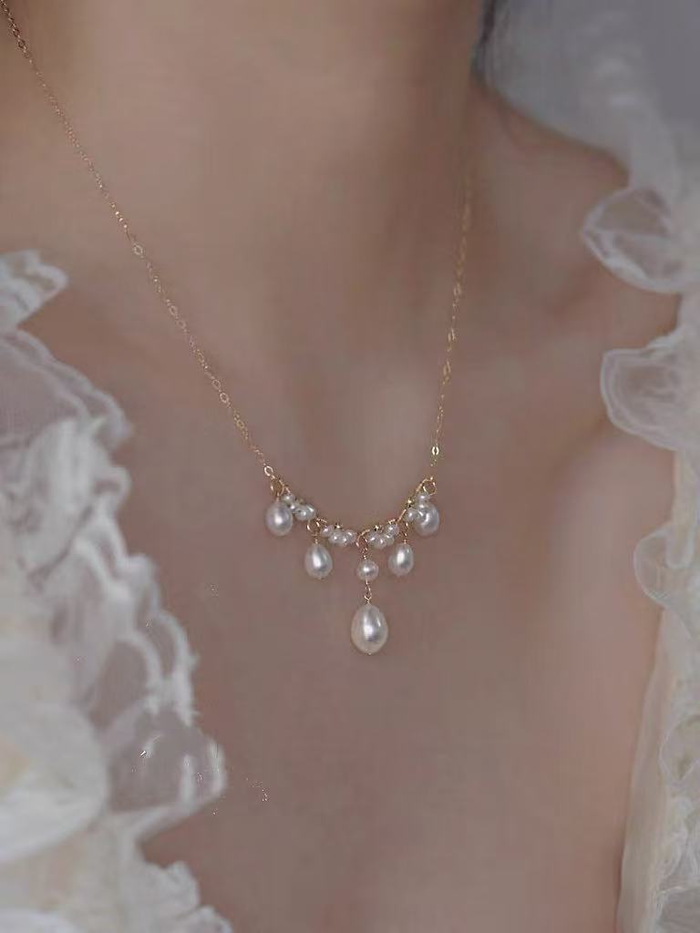 ‘Flowers and Alice’ Hand-woven Mirror-luster teardrop freshwater pearls necklace