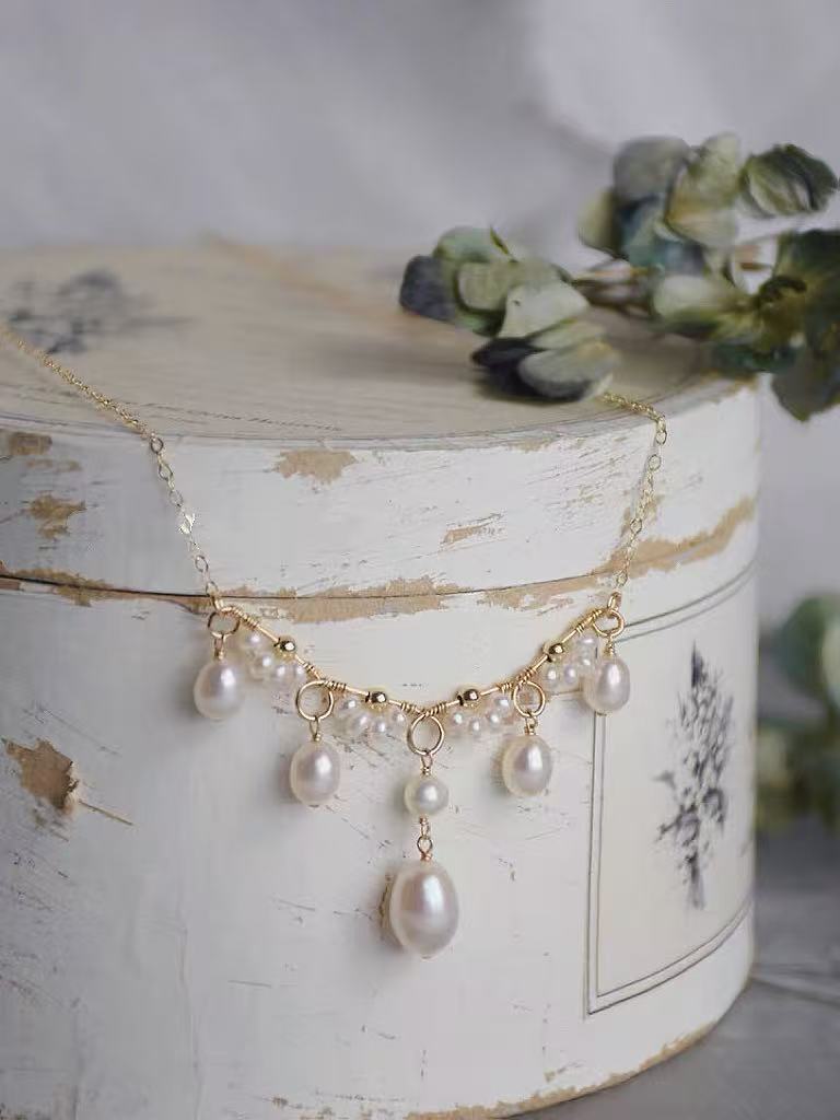 ‘Flowers and Alice’ Hand-woven Mirror-luster teardrop freshwater pearls necklace