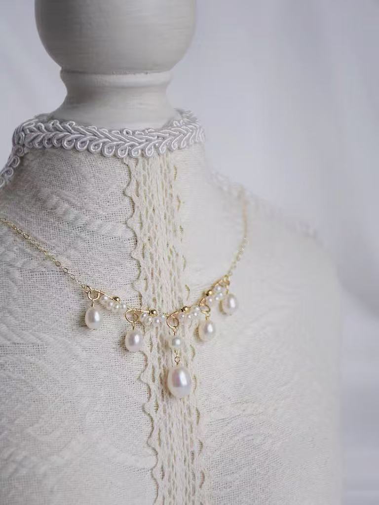 ‘Flowers and Alice’ Hand-woven Mirror-luster teardrop freshwater pearls necklace