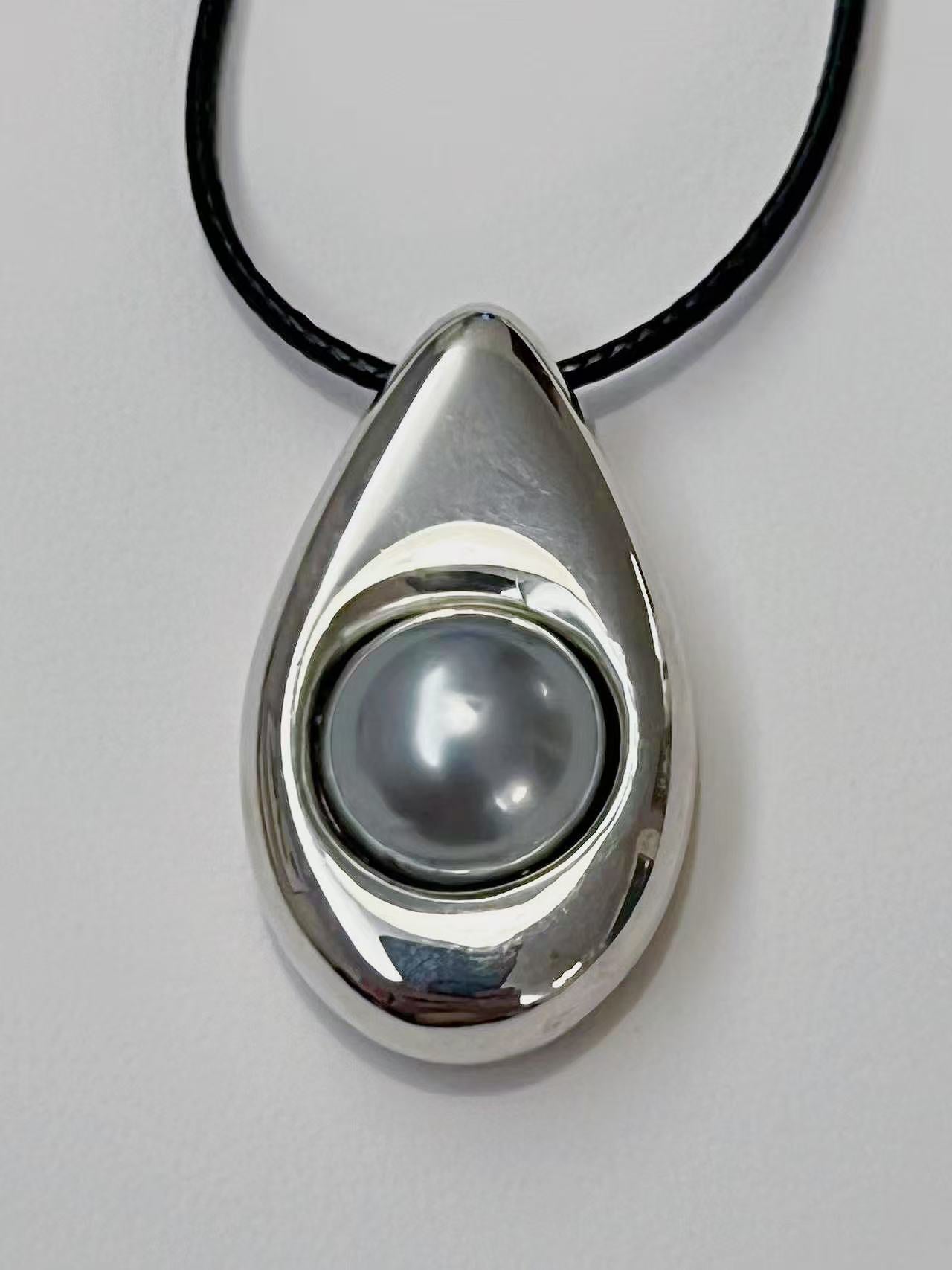‘Cthulhu Mythos’ Antiques Seawater Pearl Pendant Collection