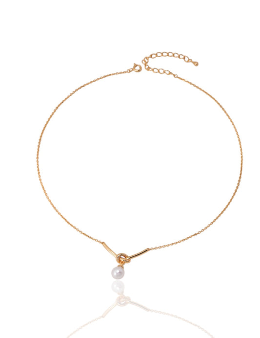V-shaped delicate pearl pendant