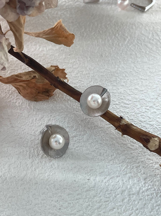 Horseshoe Pearl Earrings