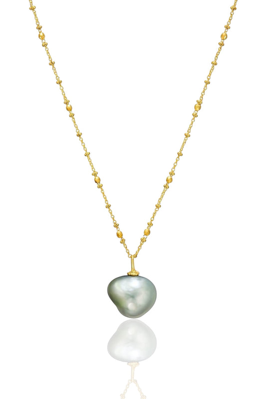 “Small half-ripe pumpkin” Gold and Green Gilt Rare Australian White Sea Water Pearls Necklace