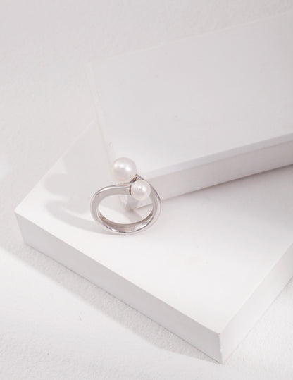 Nude Pearl Floating Ring