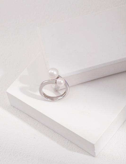 Nude Pearl Floating Ring