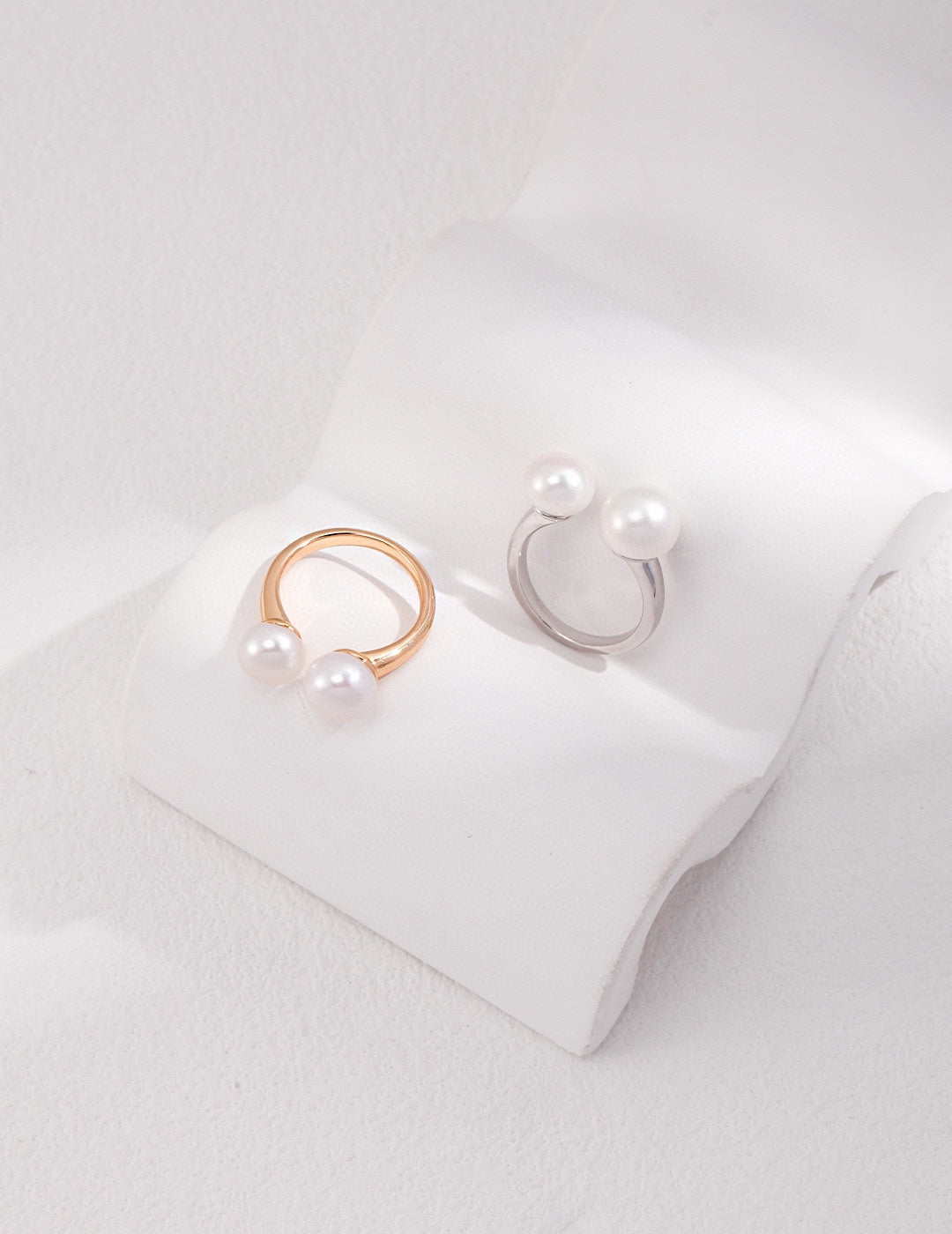 Nude Pearl Floating Ring