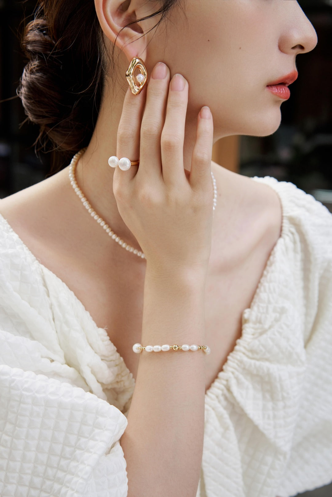 Nude Pearl Floating Ring