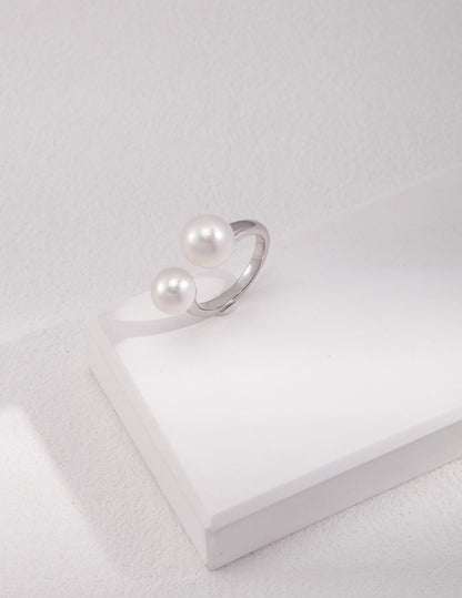 Nude Pearl Floating Ring