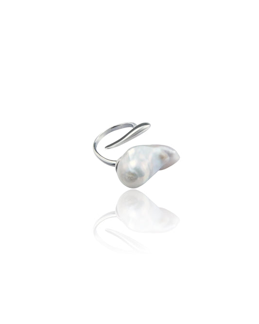Birdie Baroque Pearl Ring