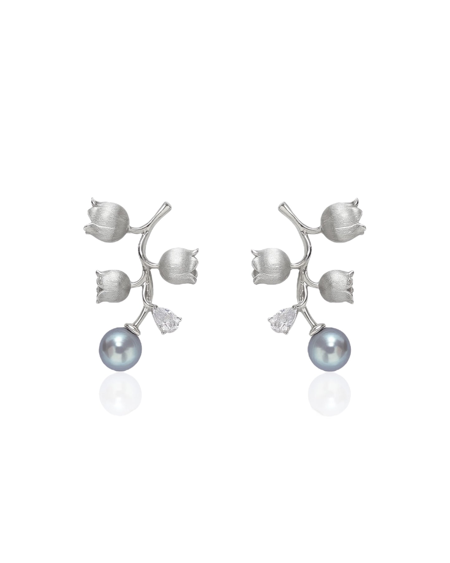“Floral words” lily-of-the-valley Blue Akoya Pearl Earring