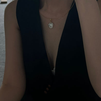 Silver full moon pearl necklace
