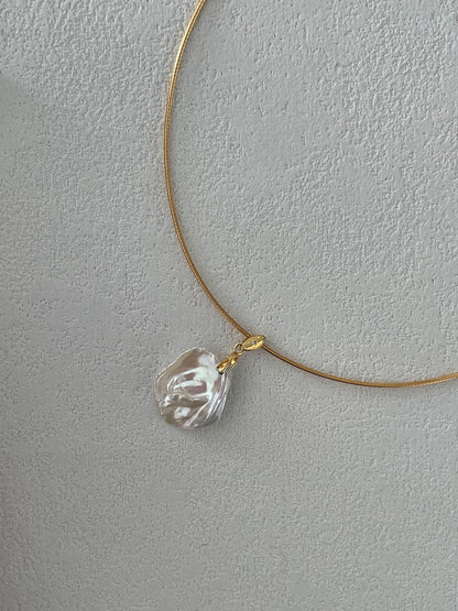 Silver full moon pearl necklace