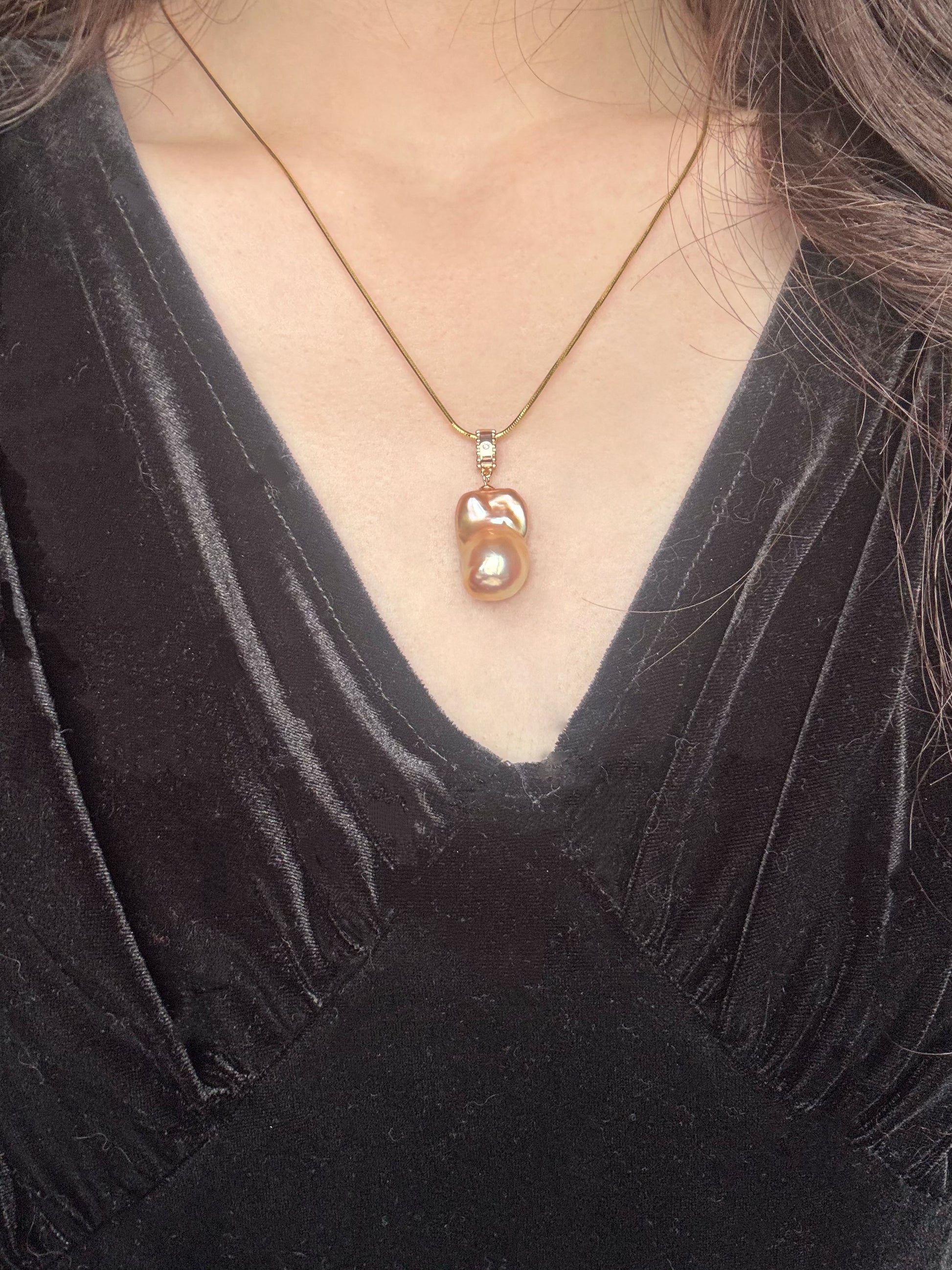“Perfume Rose” Neon Baroque Gold Pendant