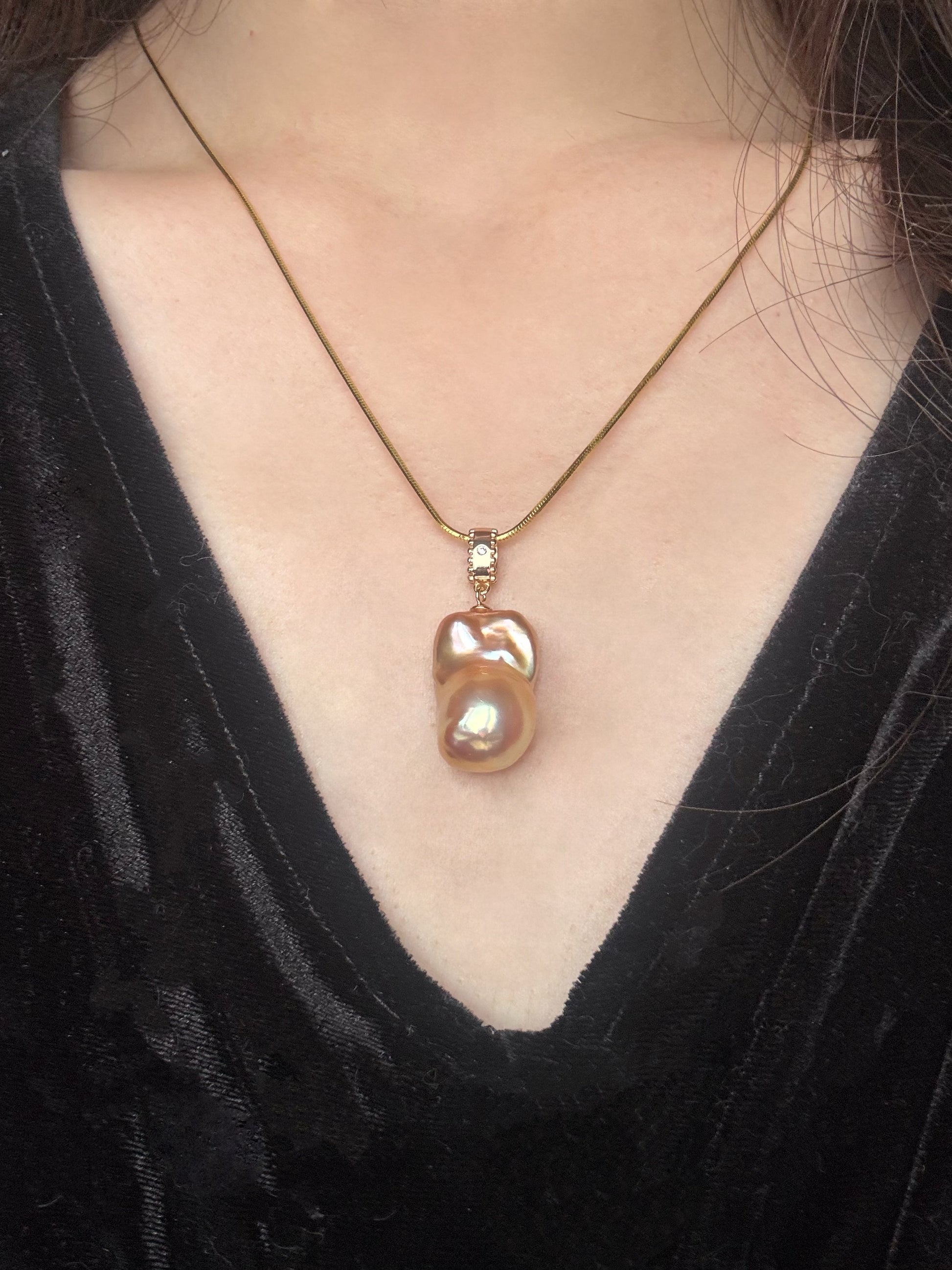 “Perfume Rose” Neon Baroque Gold Pendant