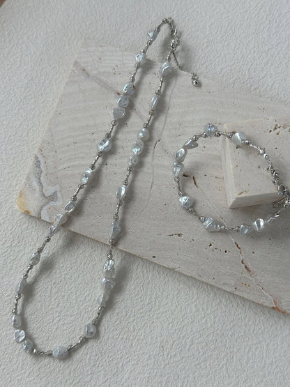 Silver and Blue Flow・Natural Keshi Pearl Silver Knot Necklace