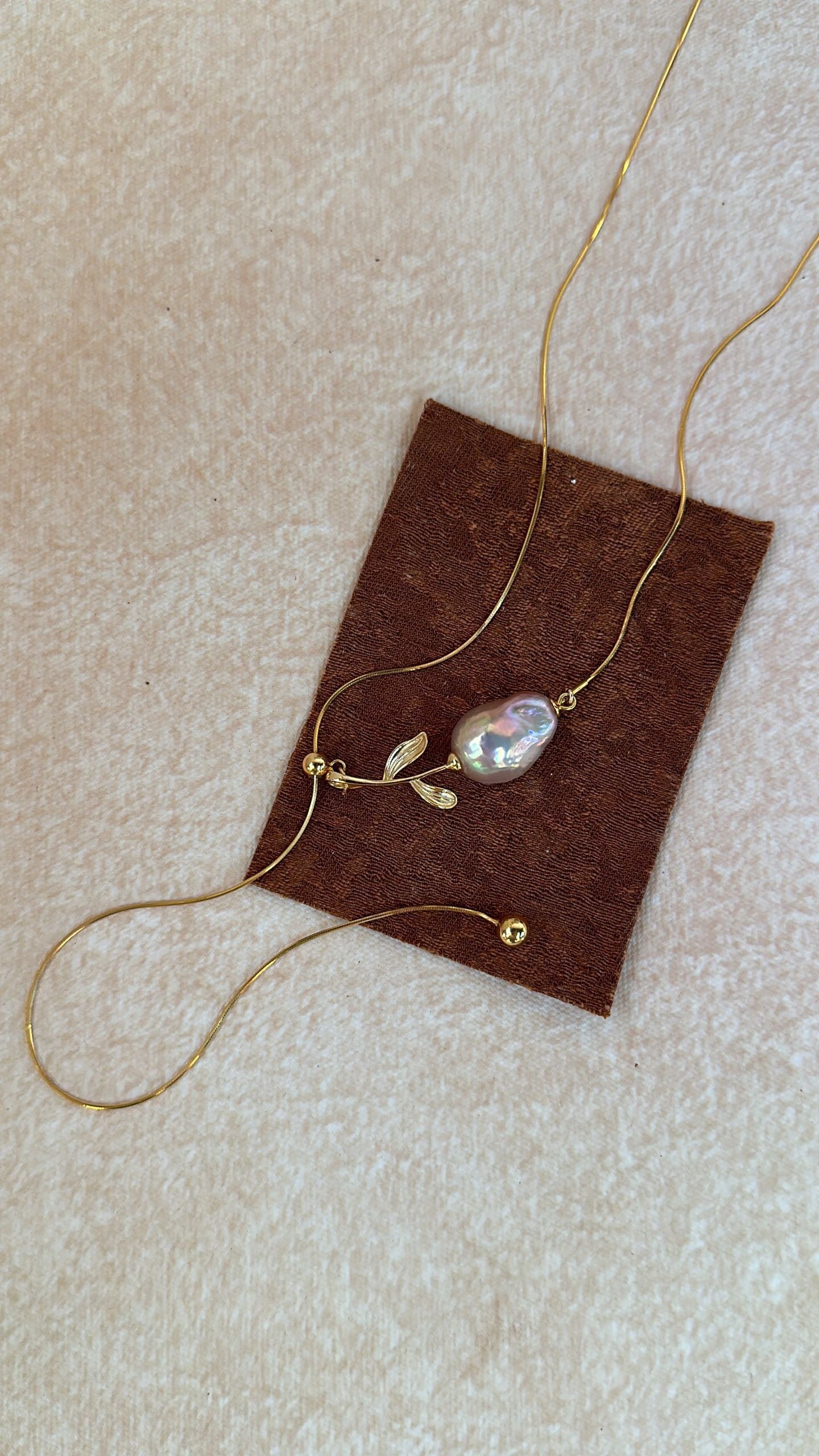 The Tale of Roses: Gold-Toned Adjustable Pink Baroque Sweater Chain