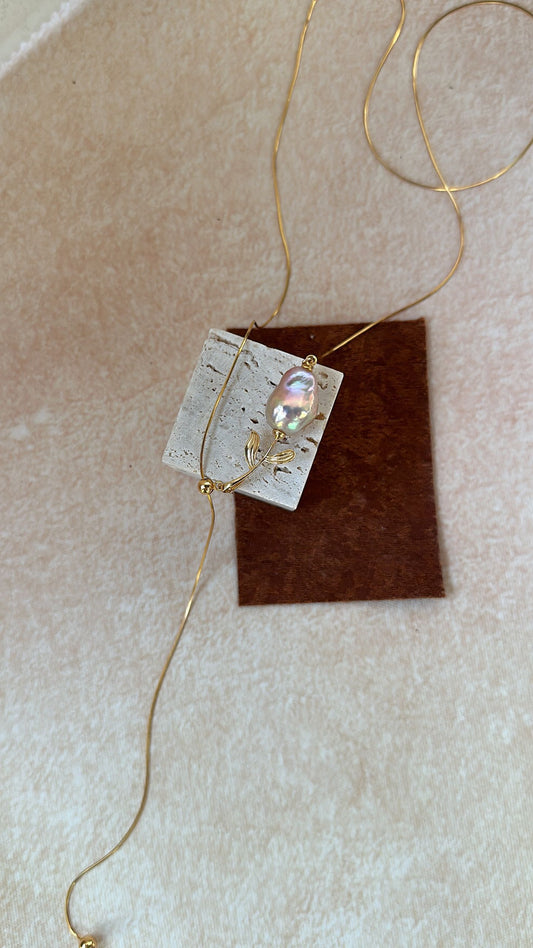The Tale of Roses: Gold-Toned Adjustable Pink Baroque Sweater Chain