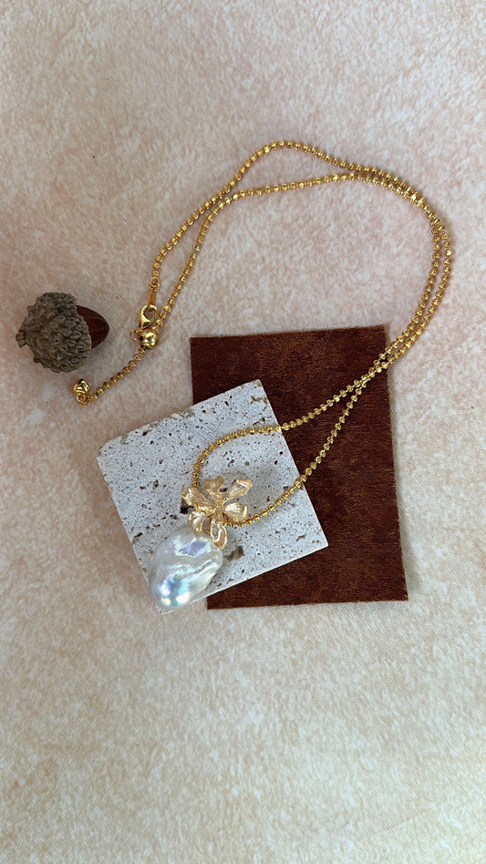 Golden Years: Gold-Toned Vintage-Style Floral Aurora Baroque Necklace