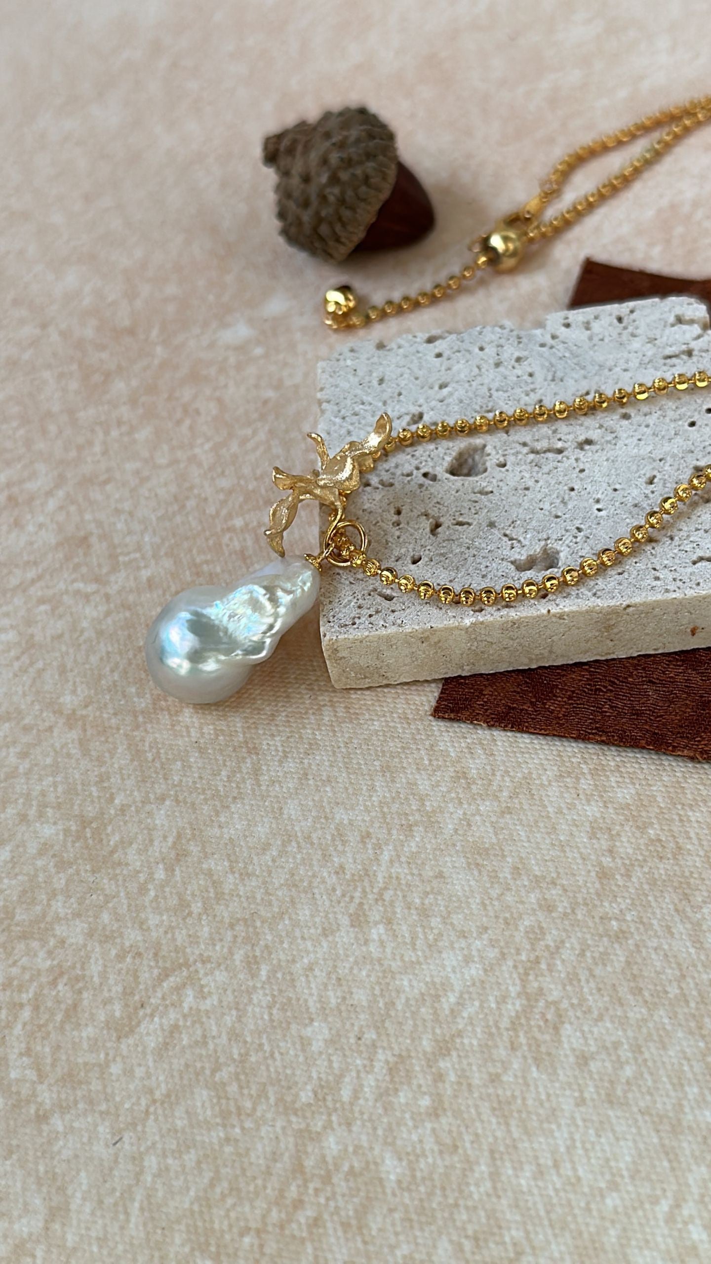 Golden Years: Gold-Toned Vintage-Style Floral Aurora Baroque Necklace
