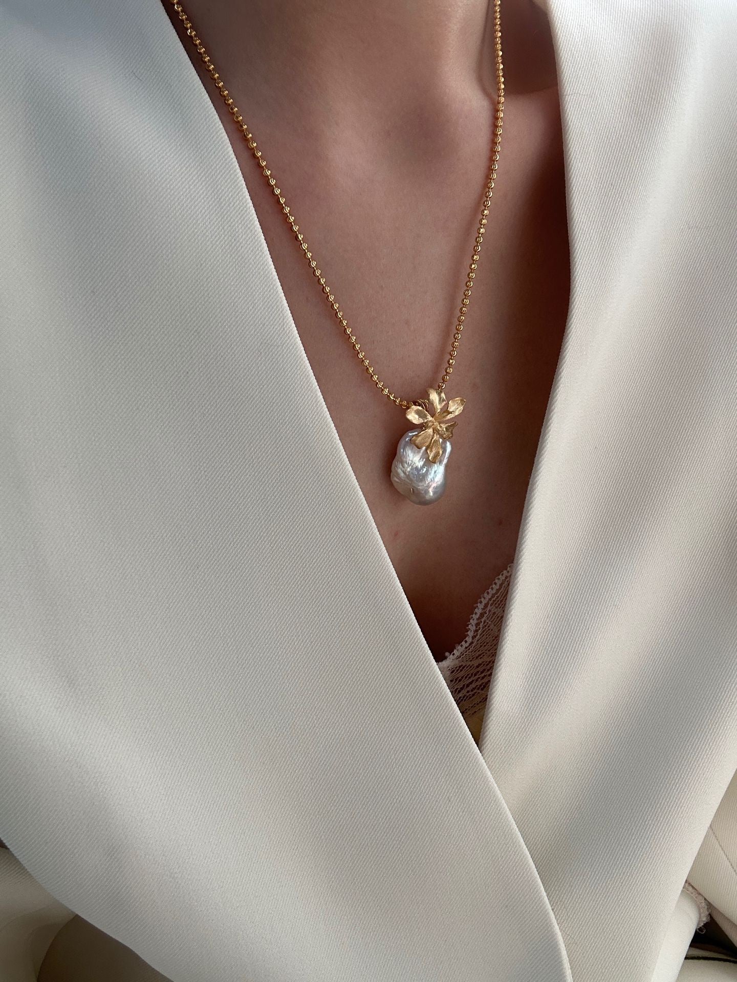 Golden Years: Gold-Toned Vintage-Style Floral Aurora Baroque Necklace