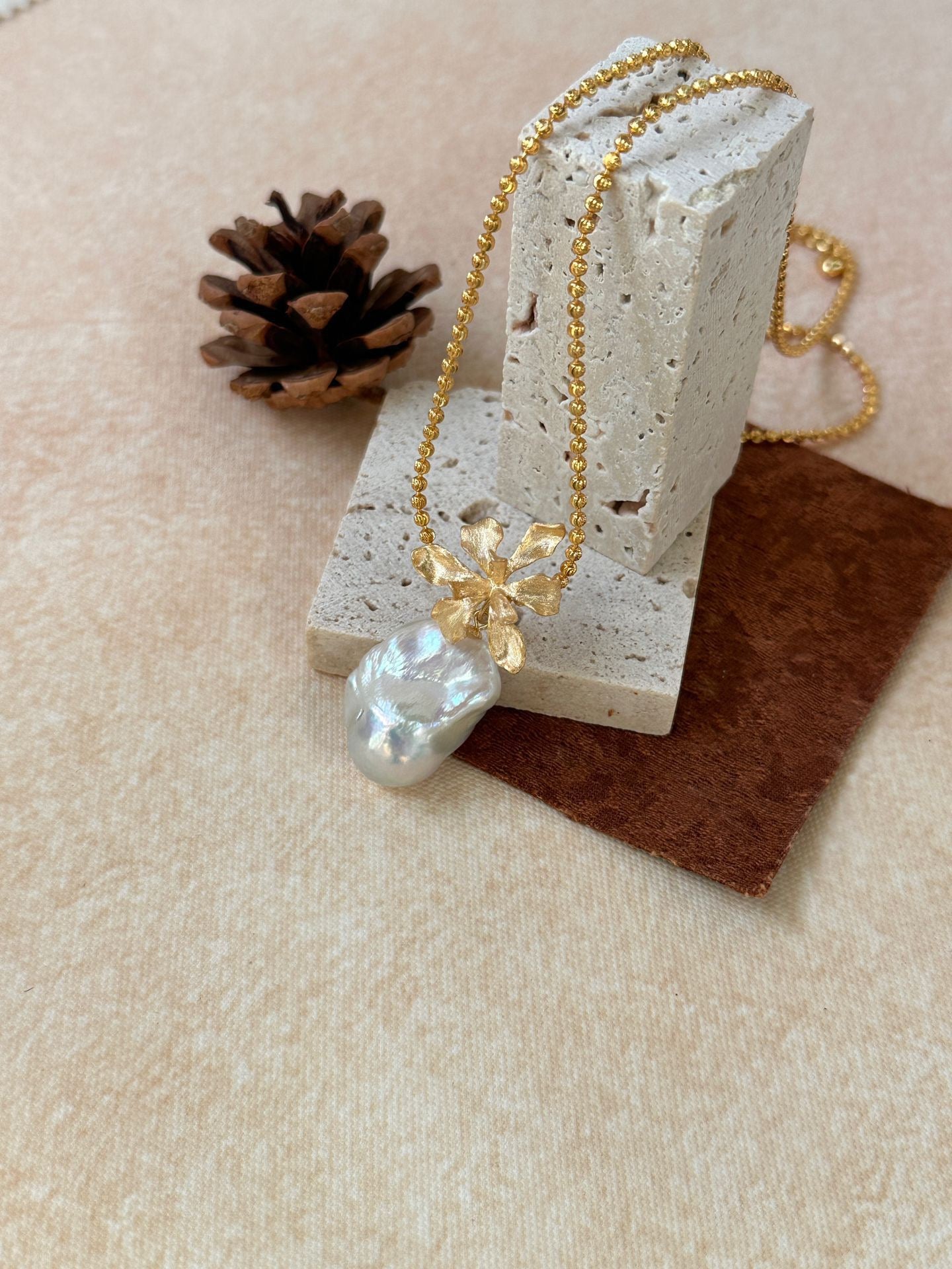 Golden Years: Gold-Toned Vintage-Style Floral Aurora Baroque Necklace