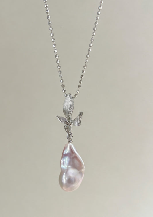 "A Rare Era" Aurora Large-Size Artistic Baroque Pearl Pendant Necklace Collection