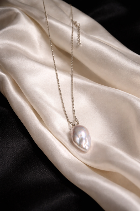 Blue-blooded fish tail Baroque Cuban link pendant